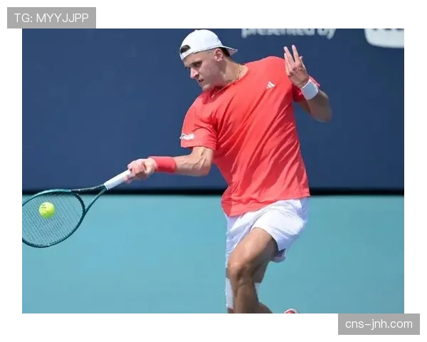 印第安维尔斯赛场，19岁捷克小将门希克爆冷击败梅德韦杰夫后跪地庆祝